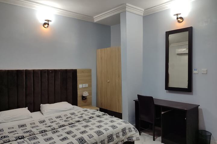 Room 11 of 34
