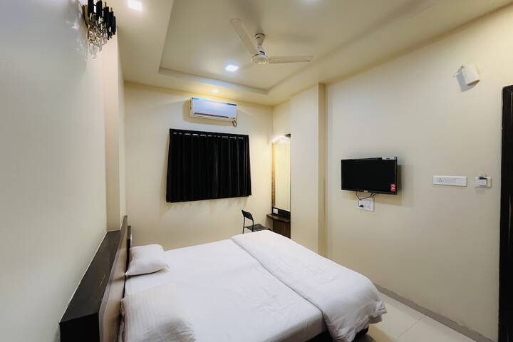 Room 12 of 26