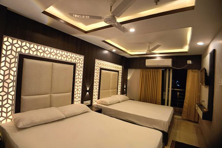 Room 12 of 24