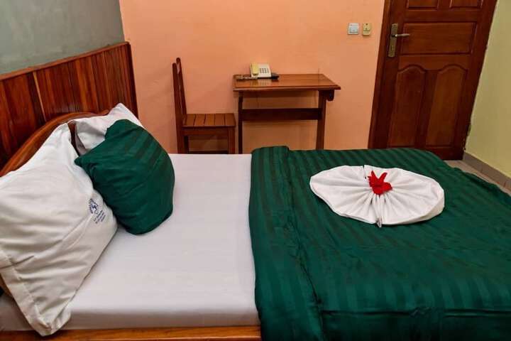 Room 9 of 19