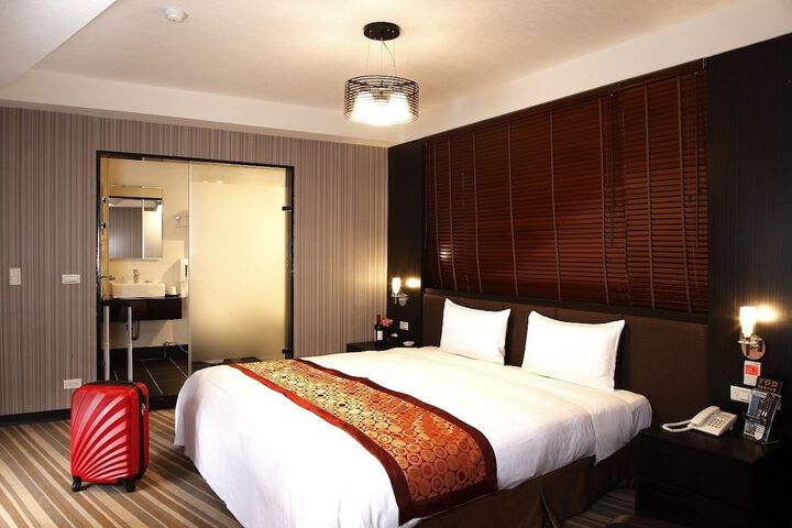 Room 6 of 74