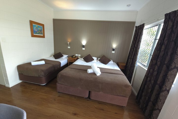 Room 9 of 33