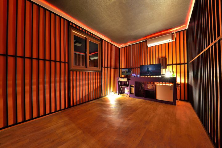 Room 2 of 18