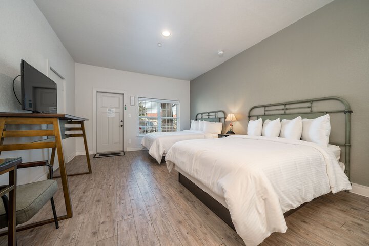 Superior Room 1 Queen Bed (132 of 168)