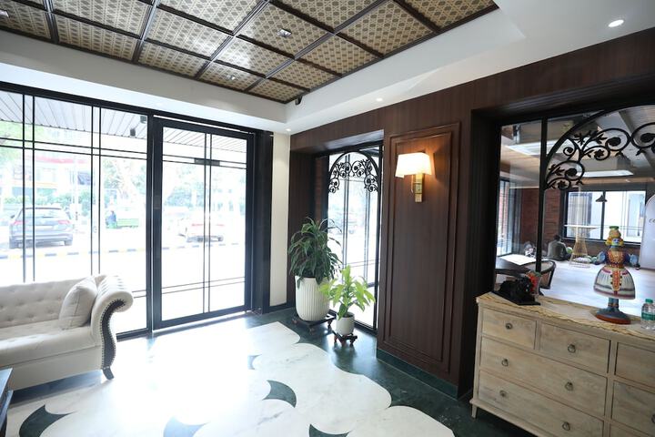 Hotel Interior 7 of 117
