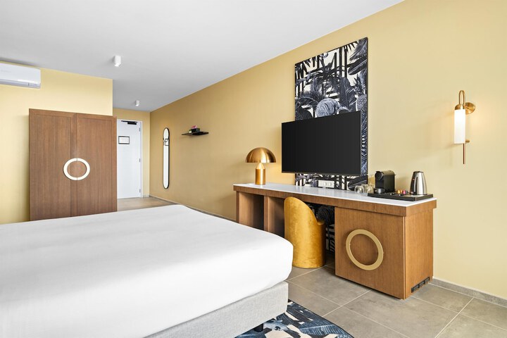 Room 31 of 170