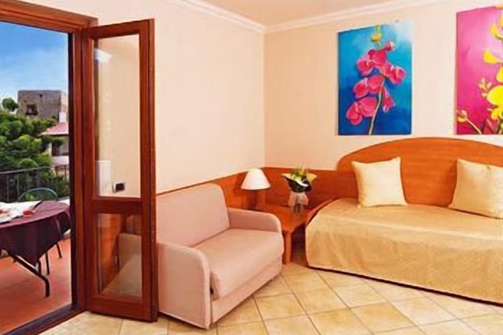 Room 12 of 30
