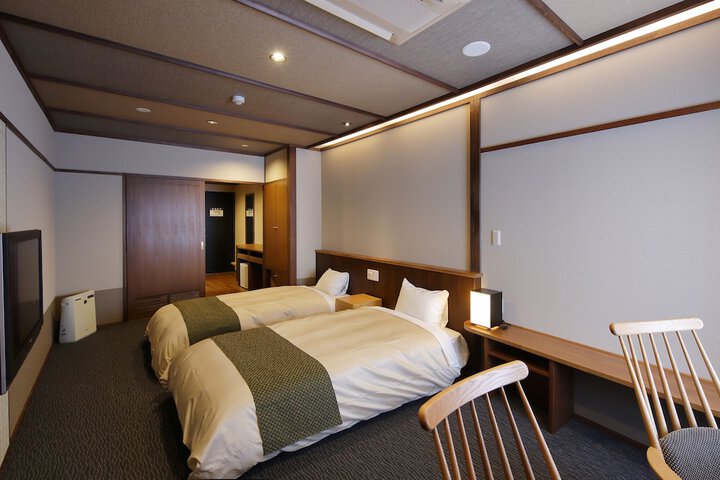 Room 6 of 40