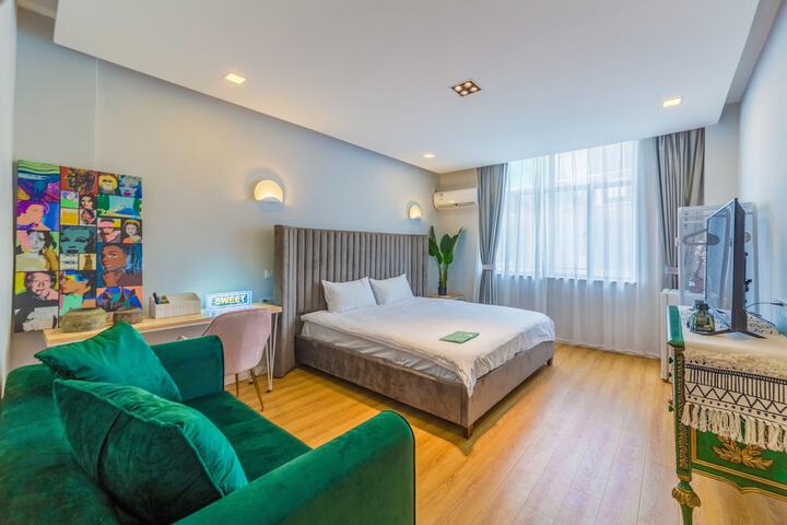 Room 2 of 28