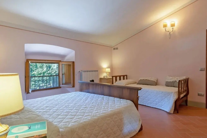 Room 6 of 27