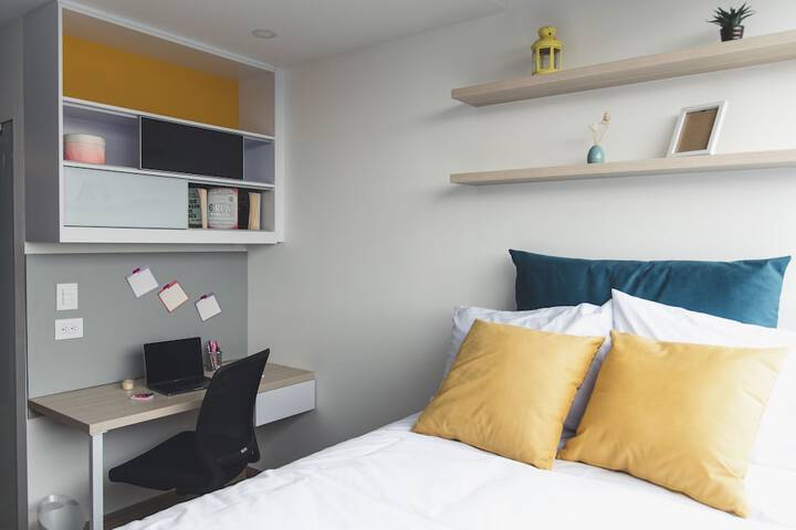Room 16 of 108
