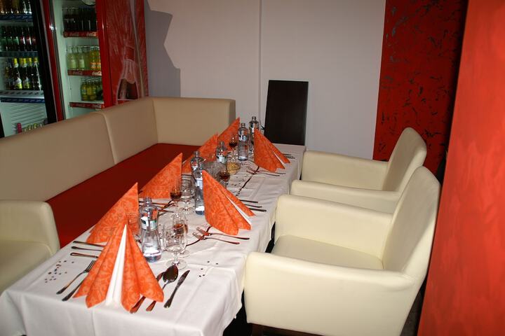 Dining 33 of 49