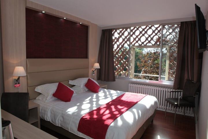Room 12 of 62