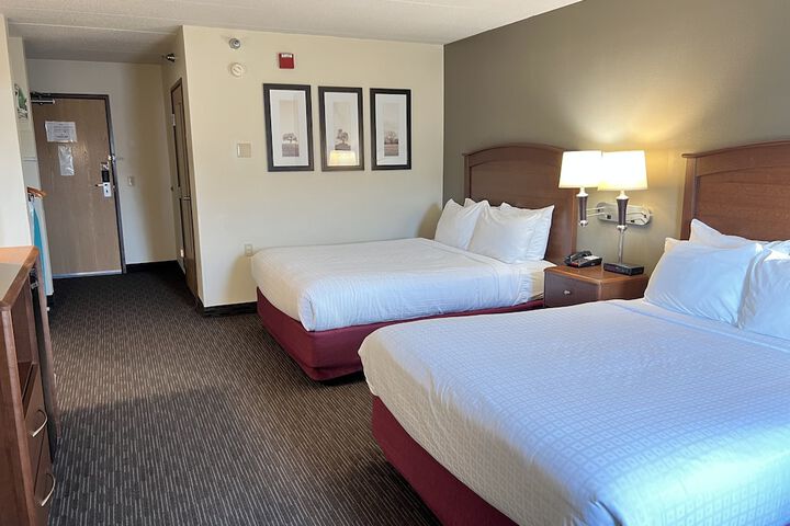 1 Queen Bed Mobility Accessible (6 of 18)