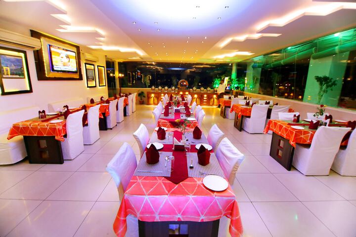 Dining 55 of 75