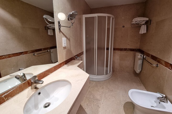Room 14 of 30