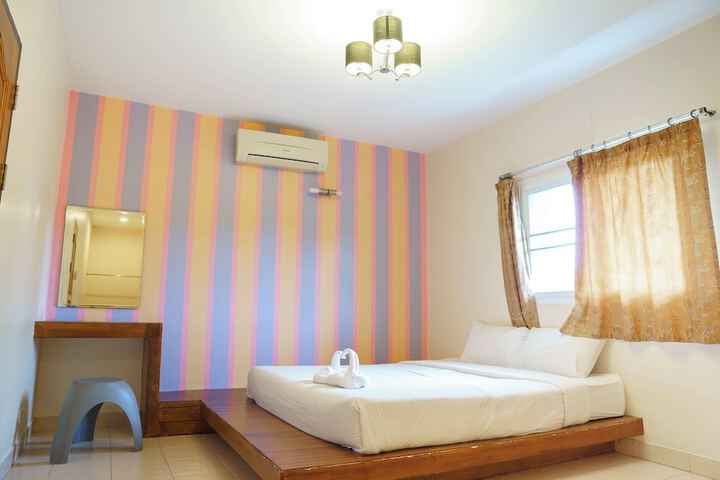 Room 32 of 79