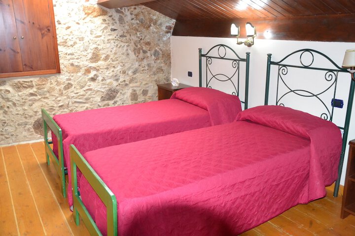 Room 5 of 10