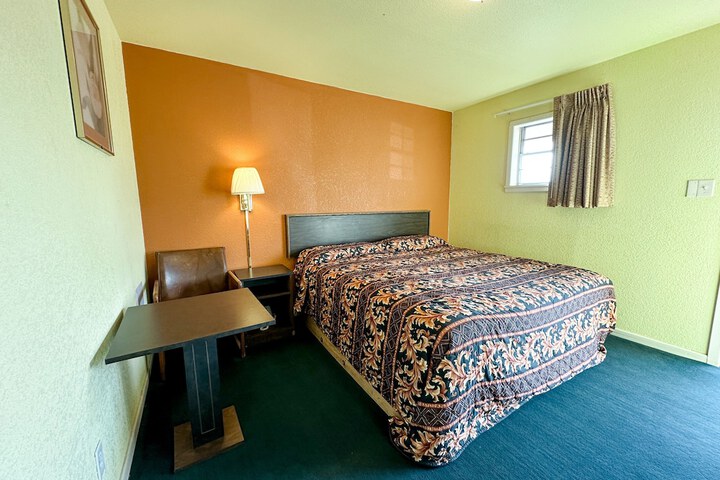 Room 2 of 23