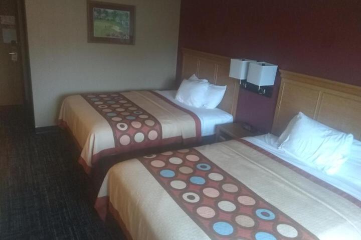 1 Queen Bed (16 of 26)