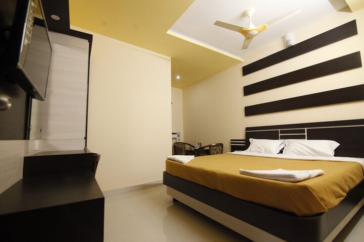 Room 7 of 8