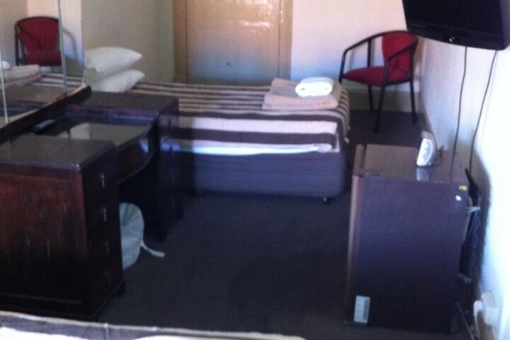 Room 6 of 19