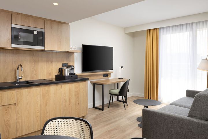 Room 27 of 44