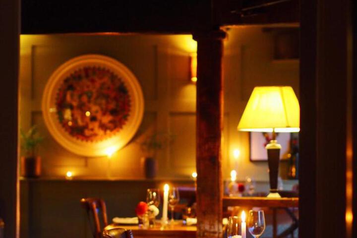 The Greyhound on the Test Hotel