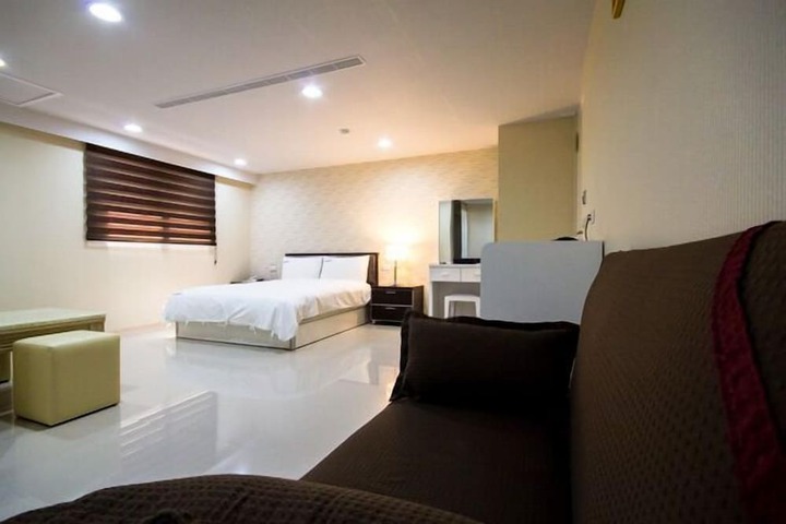 Room 8 of 34