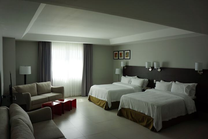 Room 6 of 68