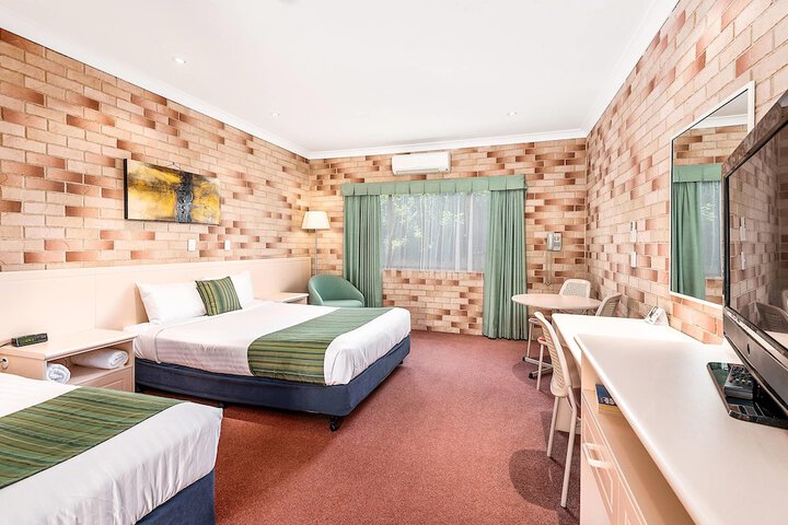 Room 21 of 90
