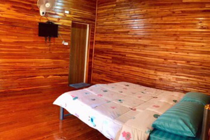 Room 12 of 37