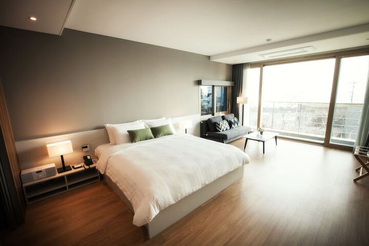 Room 6 of 107