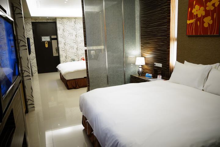 Room 7 of 63