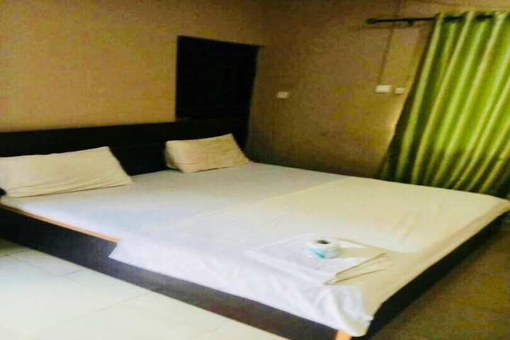 Room 5 of 16