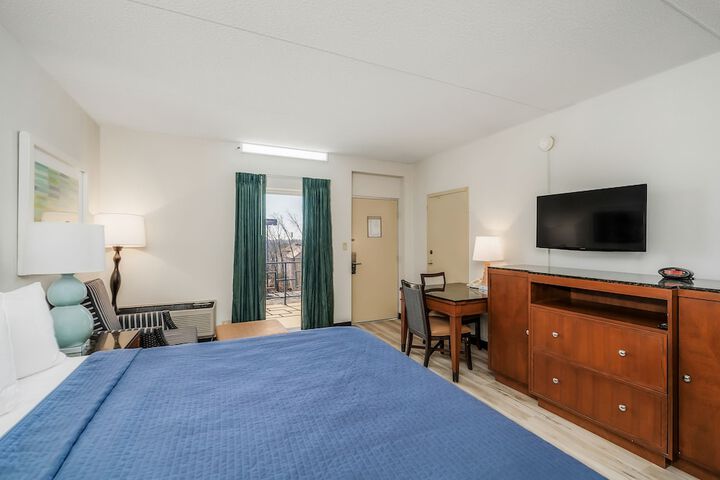 Studio King Bed Kitchenette (1 of 13)