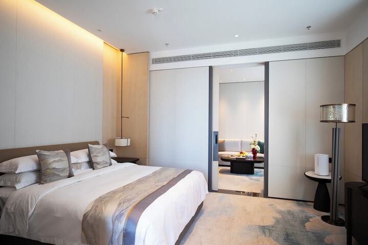 Room 5 of 101