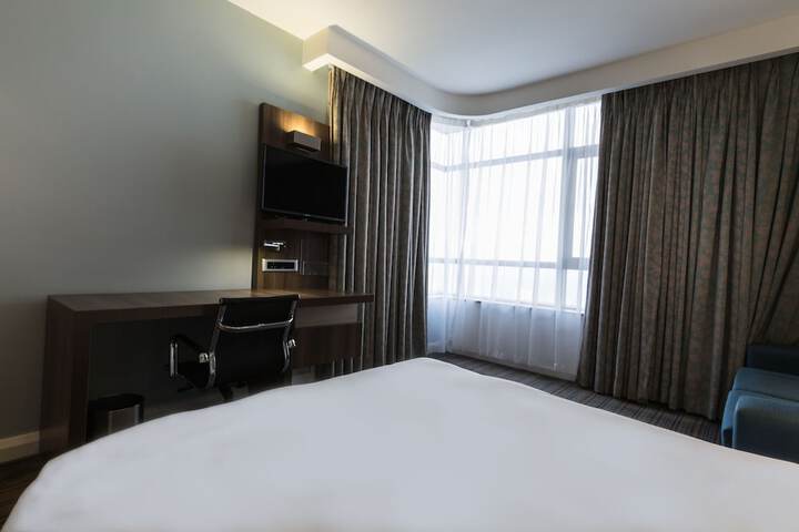 Room 3 of 187