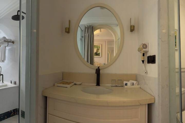Room 135 of 195
