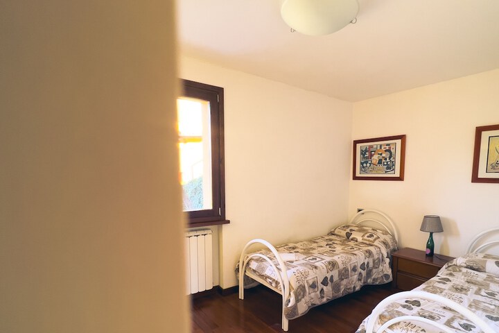 Room 7 of 38
