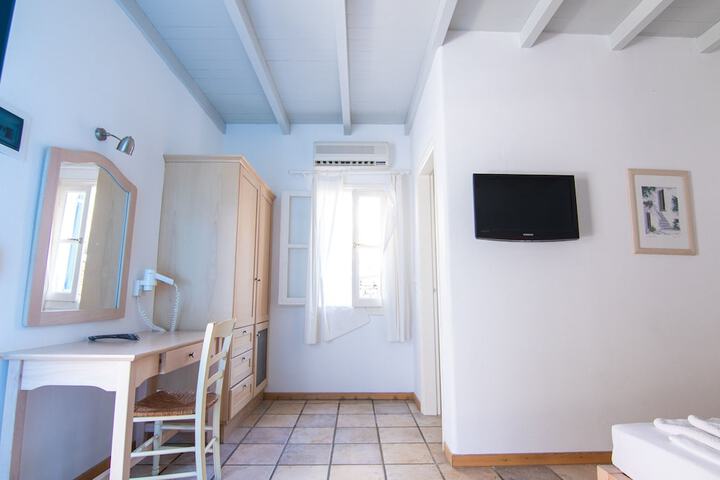 Room 4 of 48