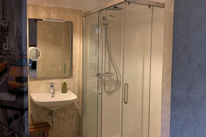 Room 22 of 45
