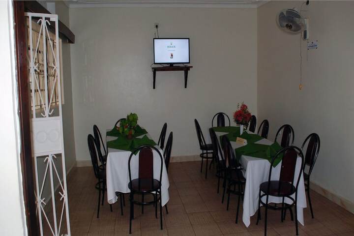 Dining 17 of 27