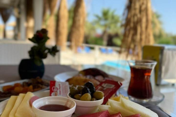Breakfast/Coffee Service 68 of 131