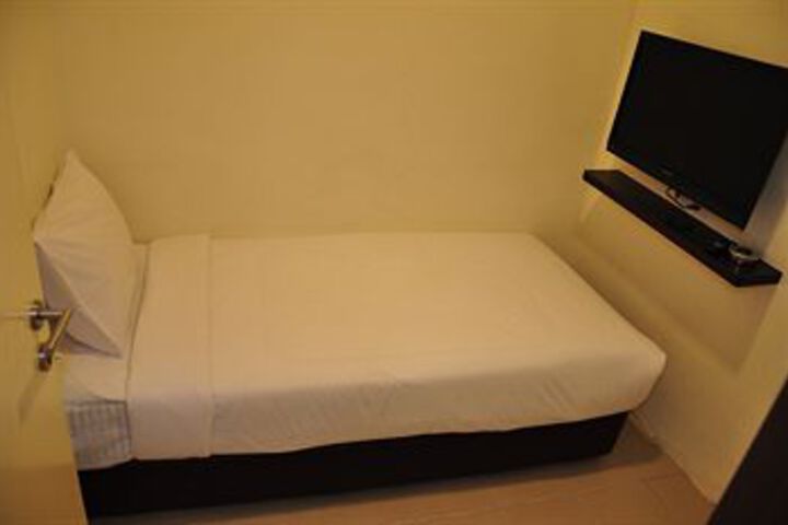 Room 9 of 14
