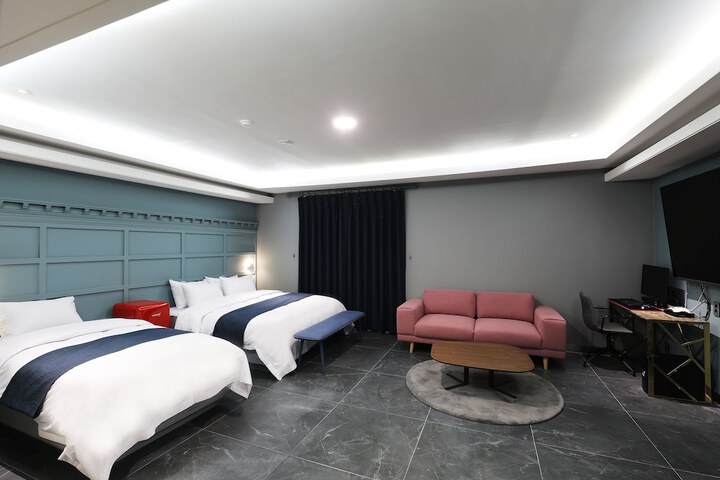 Room 15 of 96