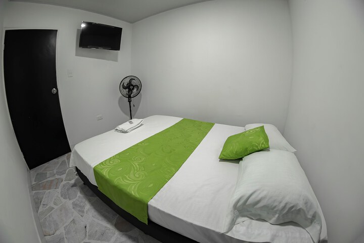 Room 6 of 38