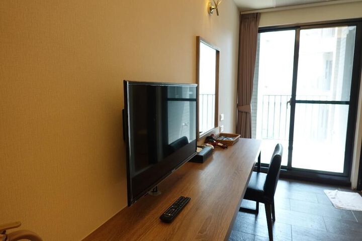 Room 2 of 6