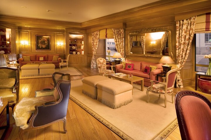 Guest Lobby