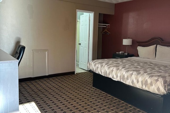 1 King Bed (12 of 12)